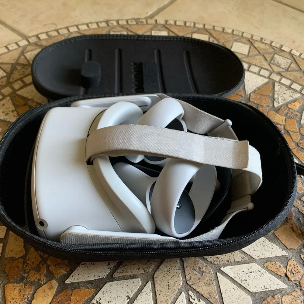 Oculus quest 2 all accessories in description.